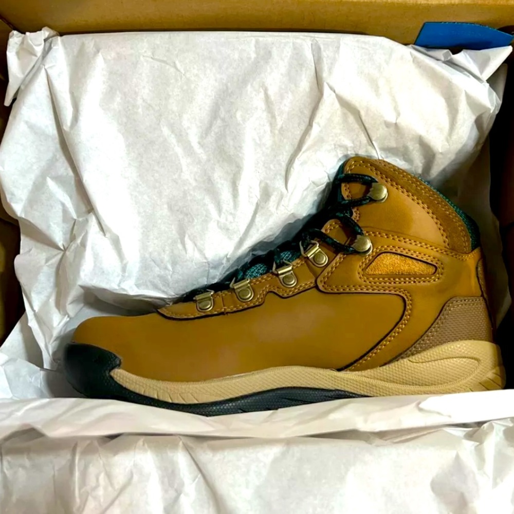 Columbia Women's Newton Ridge Plus Hiking Boot - Size 7/Elk River Blue